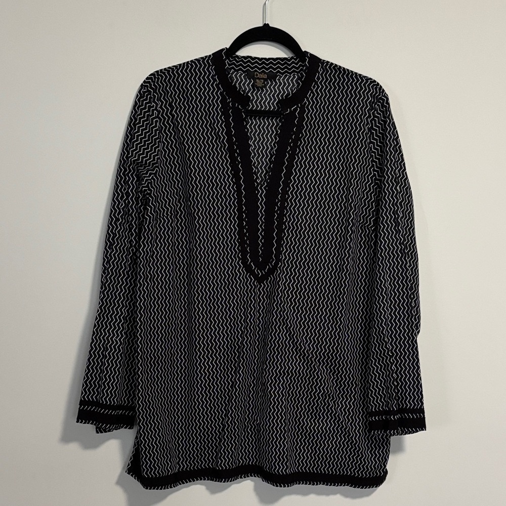 Dalia V-Neck Tunic Geometric Zig Zag Black and White Pattern XL
